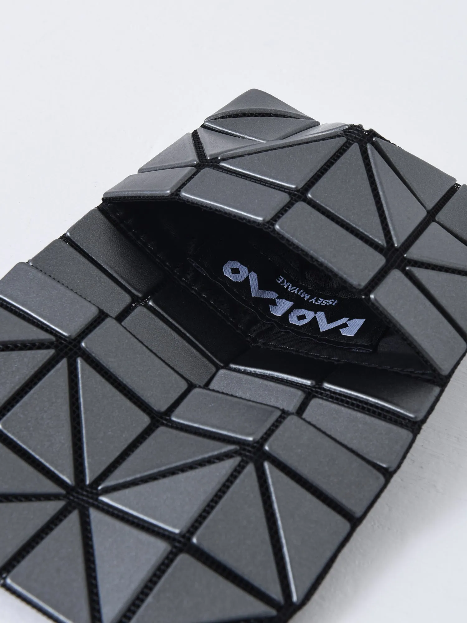 CARD CASE_94-GUNMETAL_BB46AG751